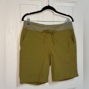 Duluth Trading Co Women's Olive Green Shorts